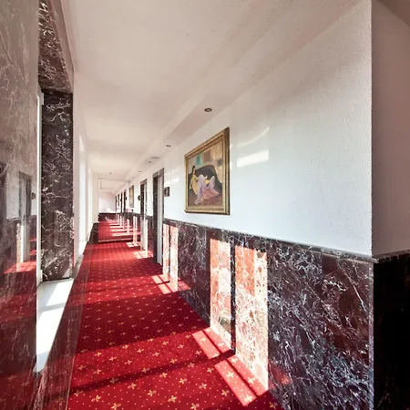 Excelsior Hauptbahnhof מלון 4*