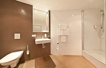 מלון Excelsior Hauptbahnhof 4*