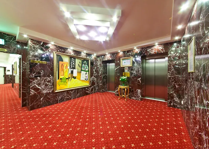 Отель Excelsior Hauptbahnhof 4*